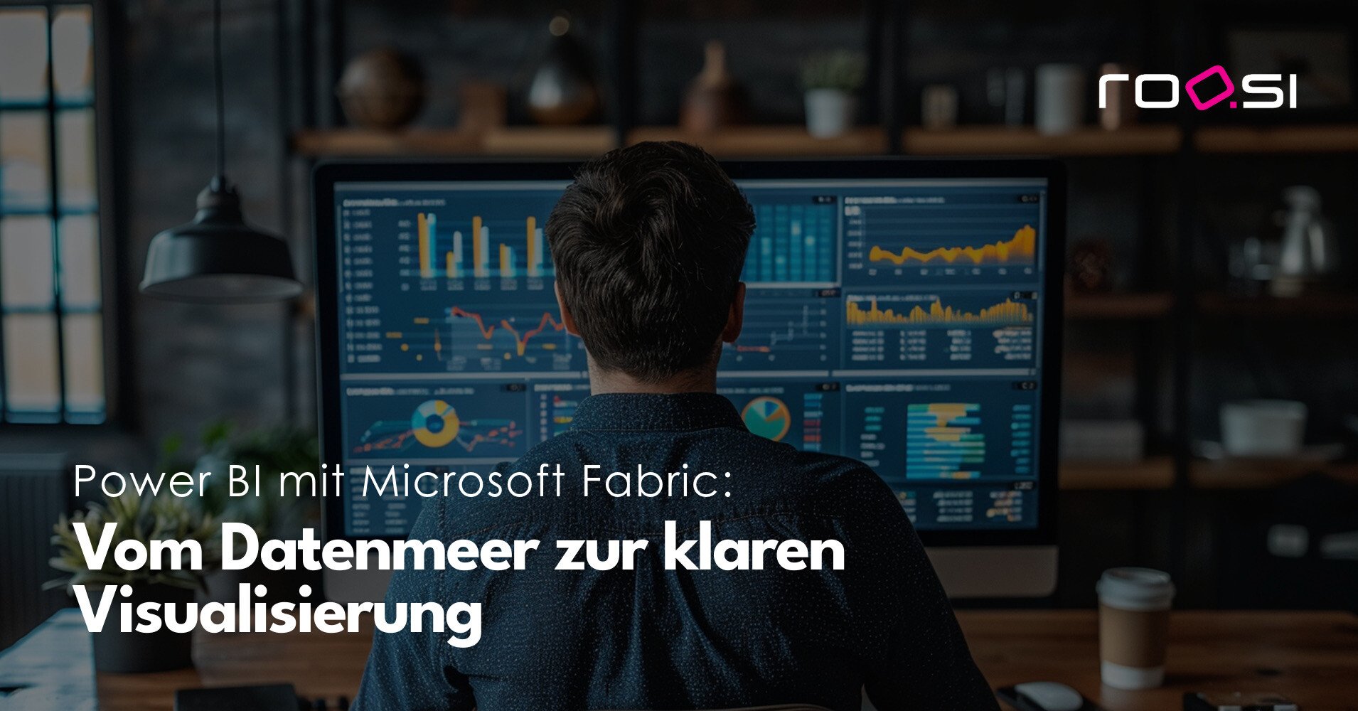 Text: Vom Datenmeer zur klaren Visualisierung: Power BI mit Microsoft Fabric; Mann sitzt vor Dashboard am Computer; roosi-Logo oben rechts